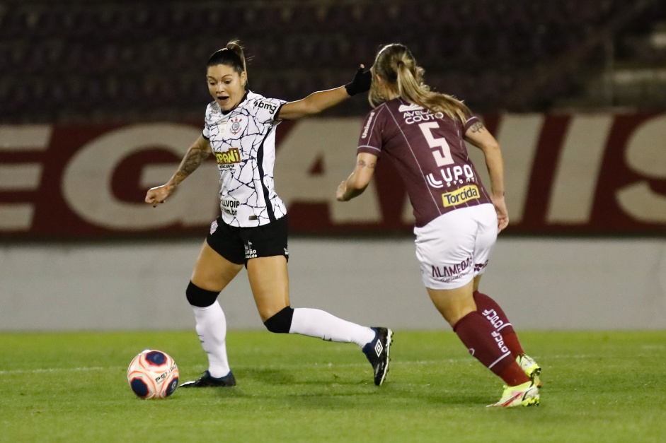 Gabi Zanotti durante partida entre Corinthians e Ferroviria pela semifinal do Paulista Feminino