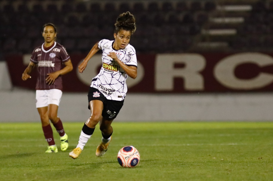 Yasmin durante partida entre Corinthians e Ferroviria pela semifinal do Paulista Feminino