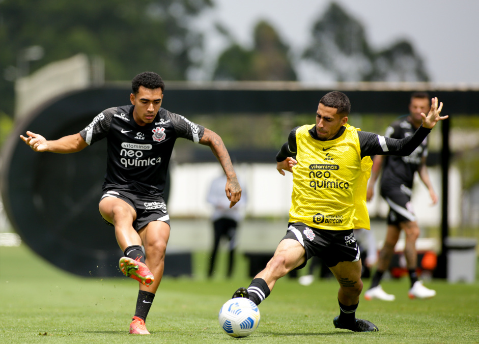 [ENQUETE] Gabriel ou Du Queiroz? Quem Sylvinho deve escolher para o meio-campo do Corinthians?