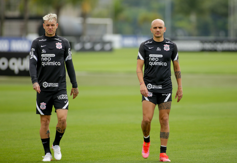 Rger Guedes e Fbio Santos no treino do Corinthians, que acontece no CT Joaquim Grava