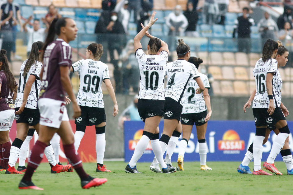 Jogadoras no duelo entre Corinthians e Ferroviria, pela semifinal do Paulista Feminino