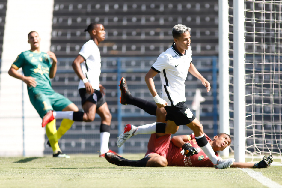 Matheus Arajo marcou gol no jogo entre Corinthians e XV de Ja, pelo Paulista Sub-20
