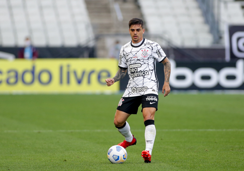 Fagner renovou o seu contrato com o Corinthians