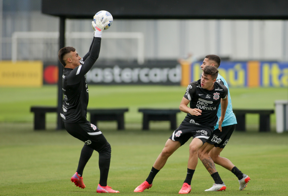 Donelli e Piton no ltimo treino do Corinthians antes do jogo contra o Atltico-MG