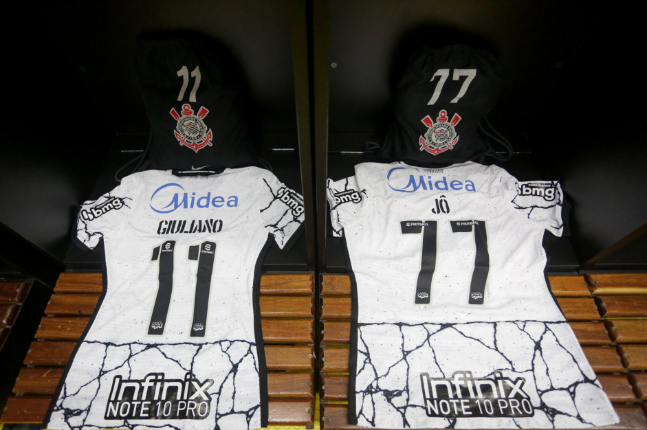 Camisas do Corinthians preparadas para duelo entre Corinthians e Atltico-MG, no Mineiro