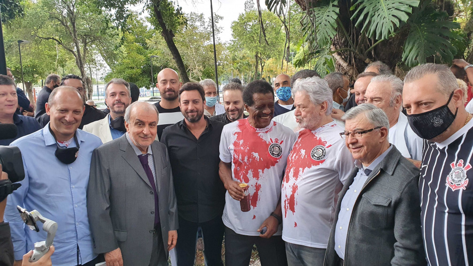 Inauguração do busto em homenagem ao Zé Maria, no Parque São Jorge; ex-lateral participará de roda de discussão sobre a Democracia Corinthiana