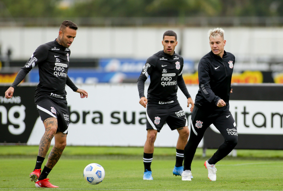 Luan, Gabriel e Rger Gudes durante ltimo treino do Corinthians antes do jogo contra o Cuiab