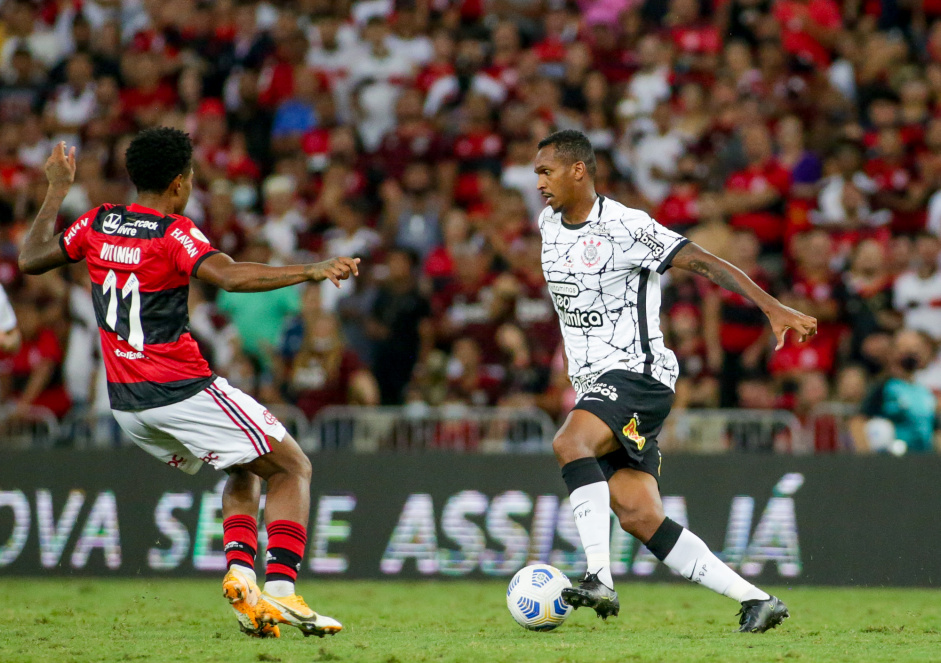 Atacante J no jogo entre Corinthians e Flamengo, no Maracan, pelo Brasileiro