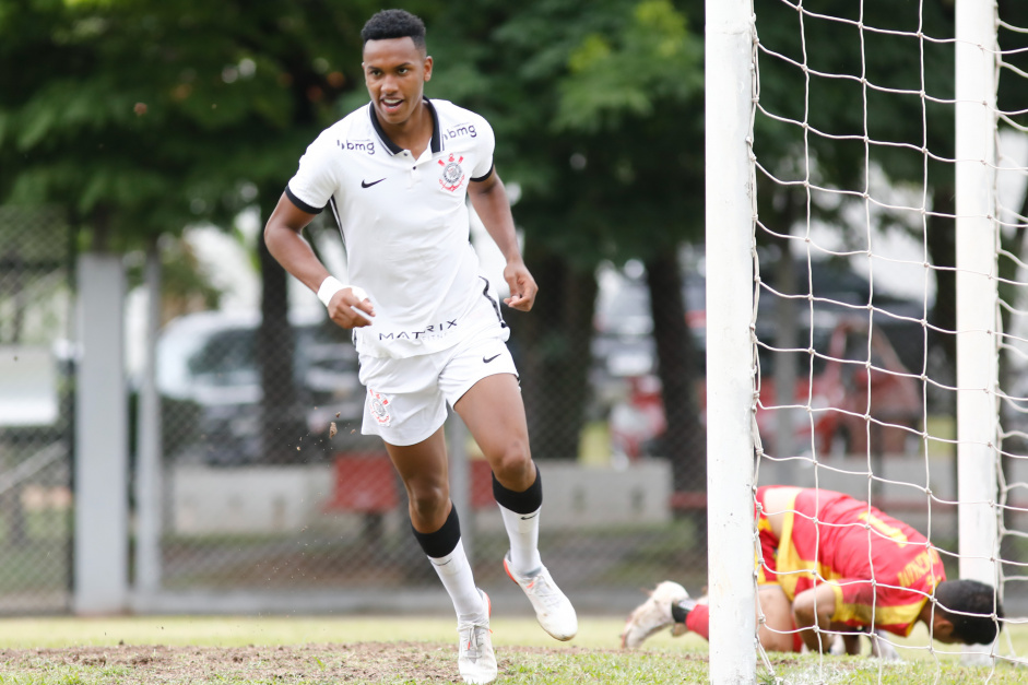 Cau marcou o nico gol do Corinthians contra o So Bernardo, pelo Paulista Sub-20