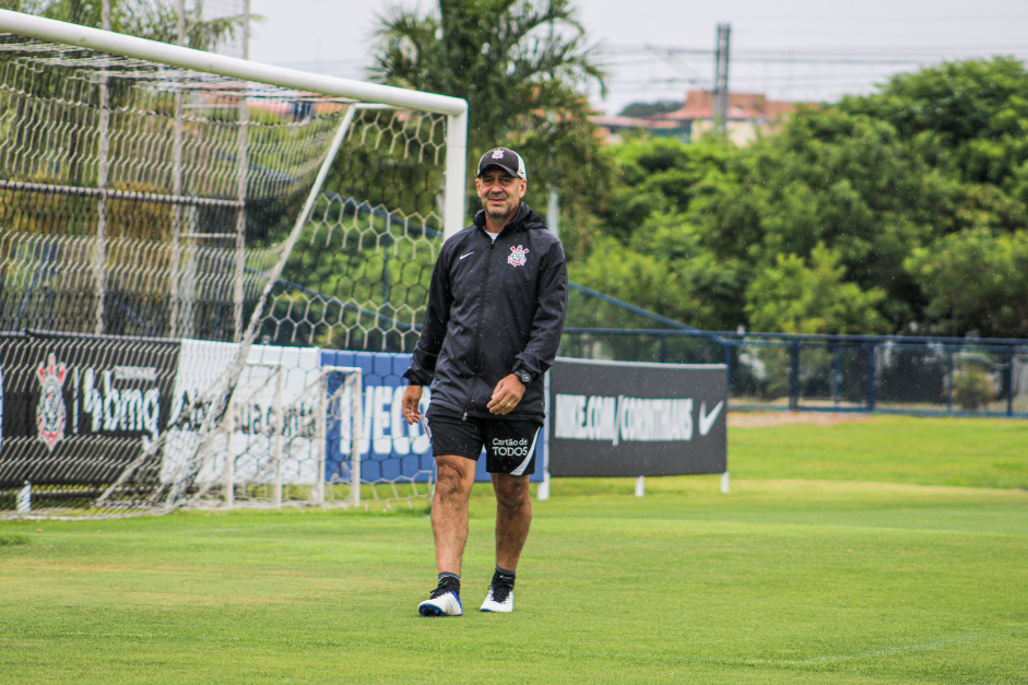 Flvio de Oliveira durante treinamento do Corinthians no CT Joaquim Grava