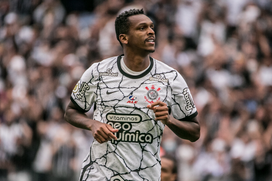 J anotou gol no jogo entre Corinthians e Santos, pelo Campeonato Brasileiro
