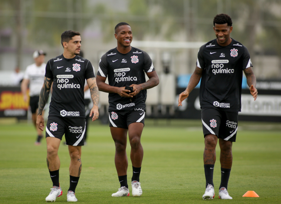 Fagner, Xavier e Gil durante ltimo treino do Corinthians antes do jogo contra o Cear