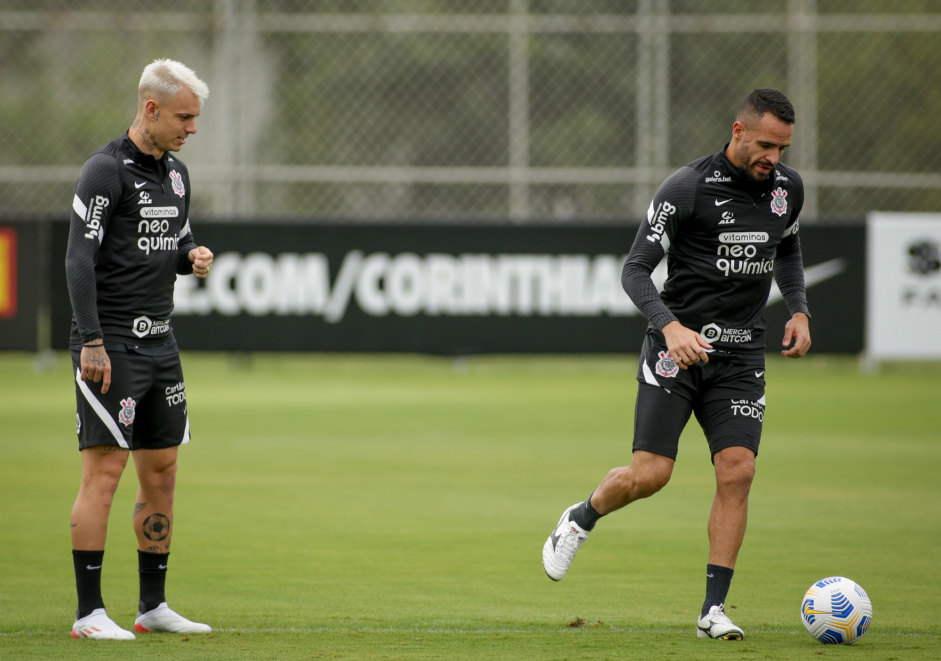 Rger Guedes e Renato Augusto durante ltimo treino do Corinthians antes do jogo contra o Cear