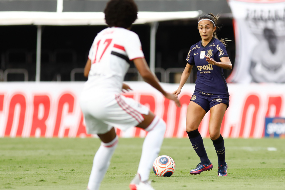 Diany no jogo entre Corinthians e So Paulo pela final do Paulista Feminino