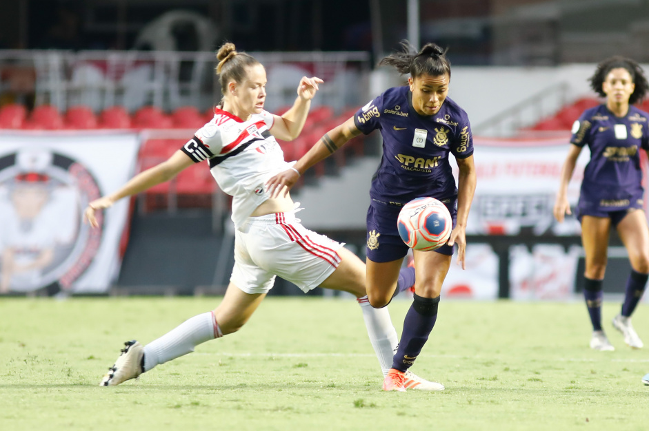 Miriã no jogo entre Corinthians e São Paulo pela final do Paulista Feminino