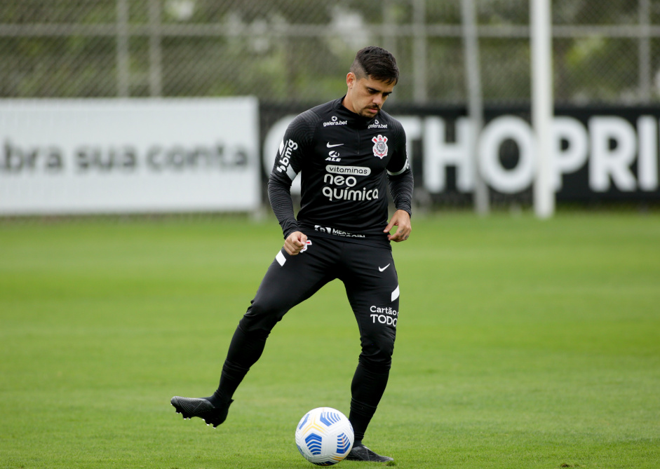Fagner durante ltimo treino do Corinthians para jogo contra o Juventude