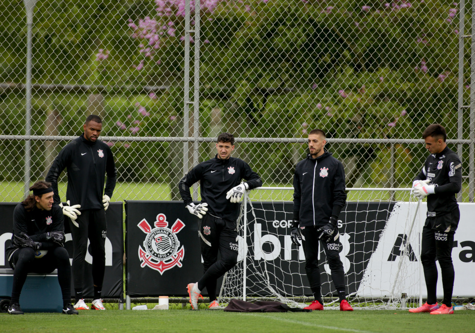Goleiros durante ltimo treino do Corinthians para jogo contra o Juventude