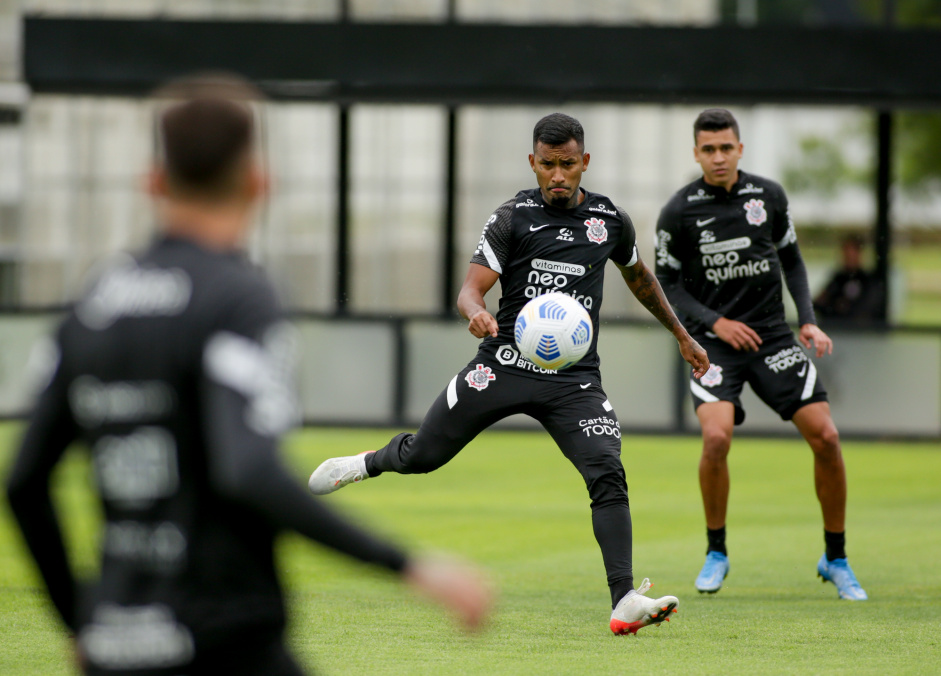 Marquinhos e Cantillo durante ltimo treino do Corinthians para jogo contra o Juventude