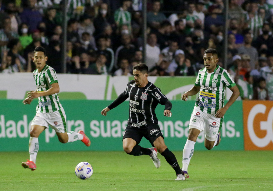 Fagner foi expulso no final do jogo entre Corinthians e Juventude na ltima rodada do Brasileiro