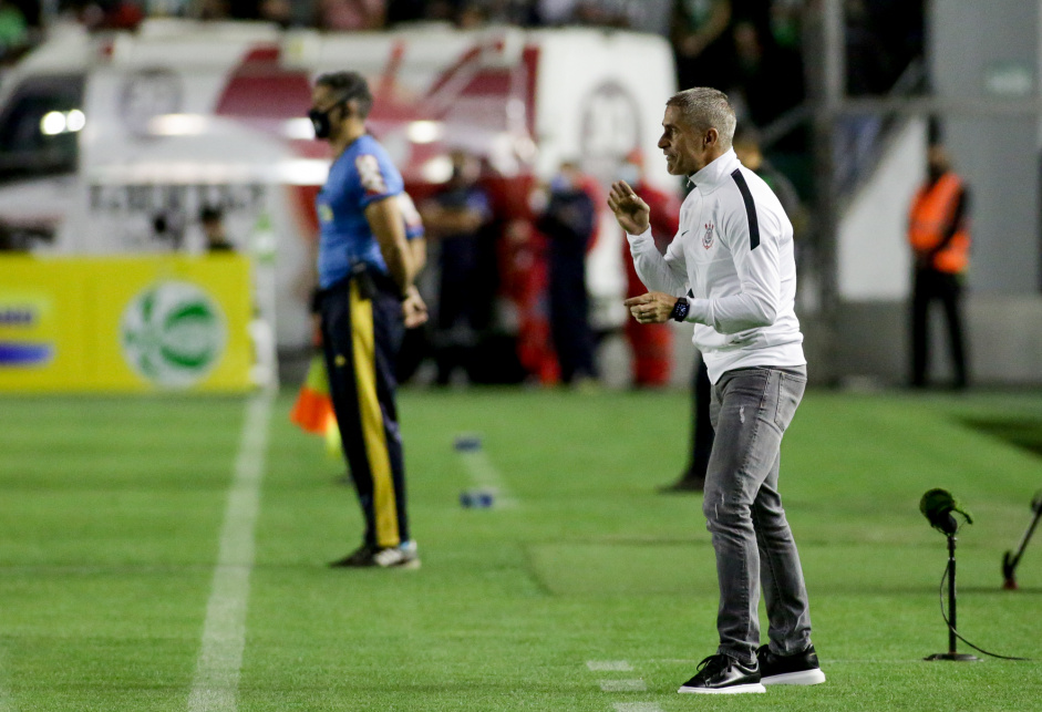 Sylvinho durante jogo entre Corinthians e Juventude, na ltima rodada do Campeonato Brasileiro