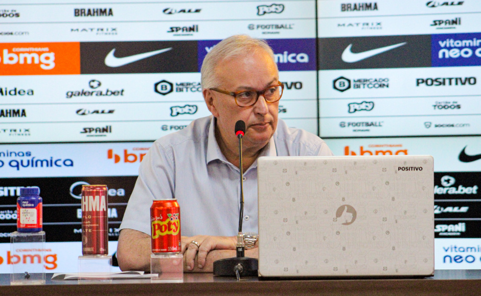 Roberto de Andrade diz que no v motivos para a torcida do Corinthians pedir a sua demisso