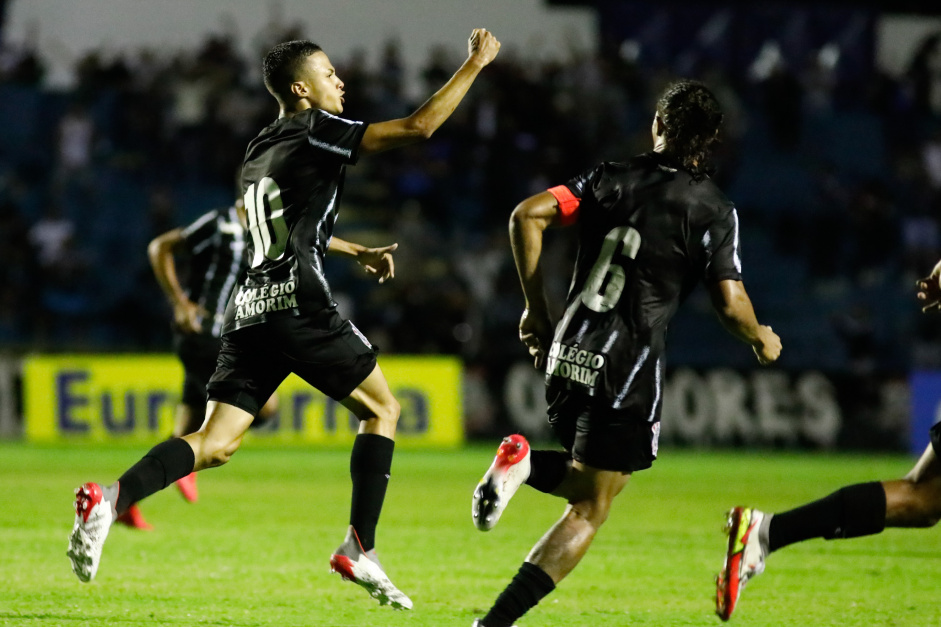 Matheus Arajo marcou o segundo gol do Corinthians contra o Resende, pela Copinha