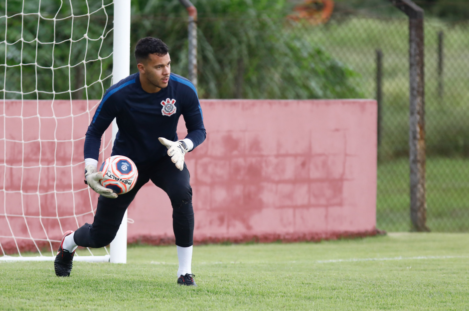 Goleiro Alan Gobetti treina pela ltima vez antes do jogo contra o River-PI, pela Copinha