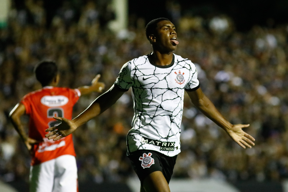 Felipe Augusto marcou o primeiro gol do Corinthians no jogo contra o River-PI