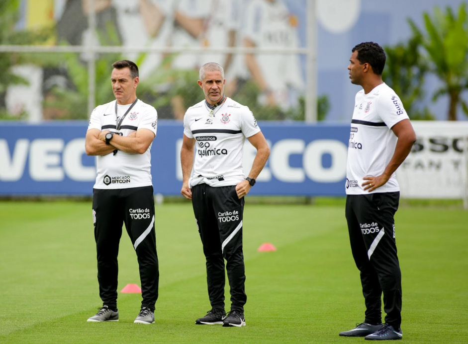 Doriva, Sylvinho e Lzaro na apresentao do Corinthians para a temporada 2022