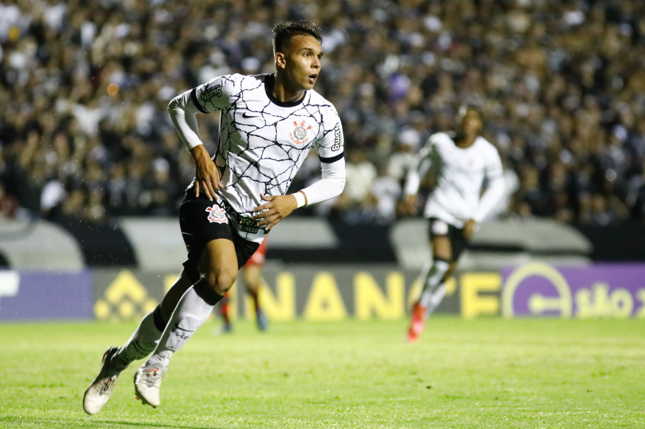 Giovane tambm marcou gol no jogo entre Corinthians e Ituano, pela Copinha