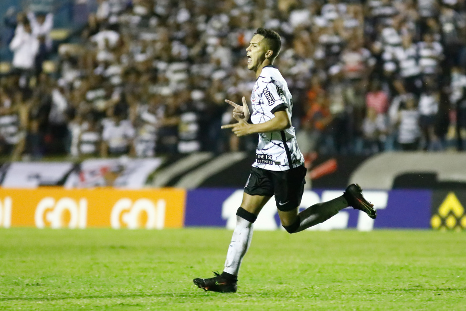 Keven comemorando seu gol no jogo entre Corinthians e Ituano, pela Copa So Paulo
