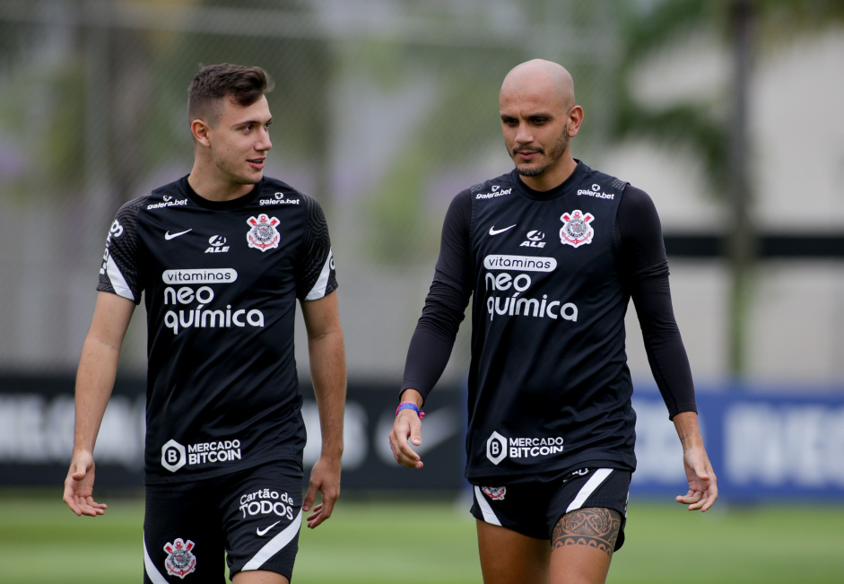 Piton e Fbio Santos treinam no centro de treinamentos do Corinthians
