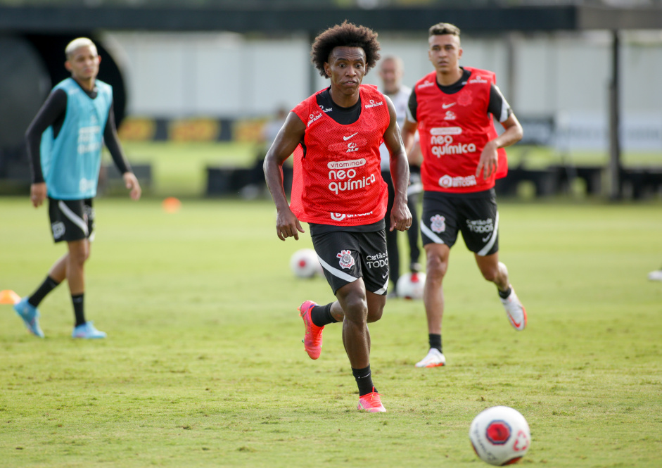 Adson, Cantillo e Luan, um representante de cada "estilo" do elenco do Corinthians Adson, Cantillo e Luan, um representante de cada "estilo" do elenco do Corinthians