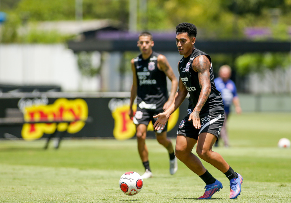 Du Queiroz marcou um gol durante o jogo-treino contra o Audax Du Queiroz marcou um gol durante o jogo-treino contra o Audax