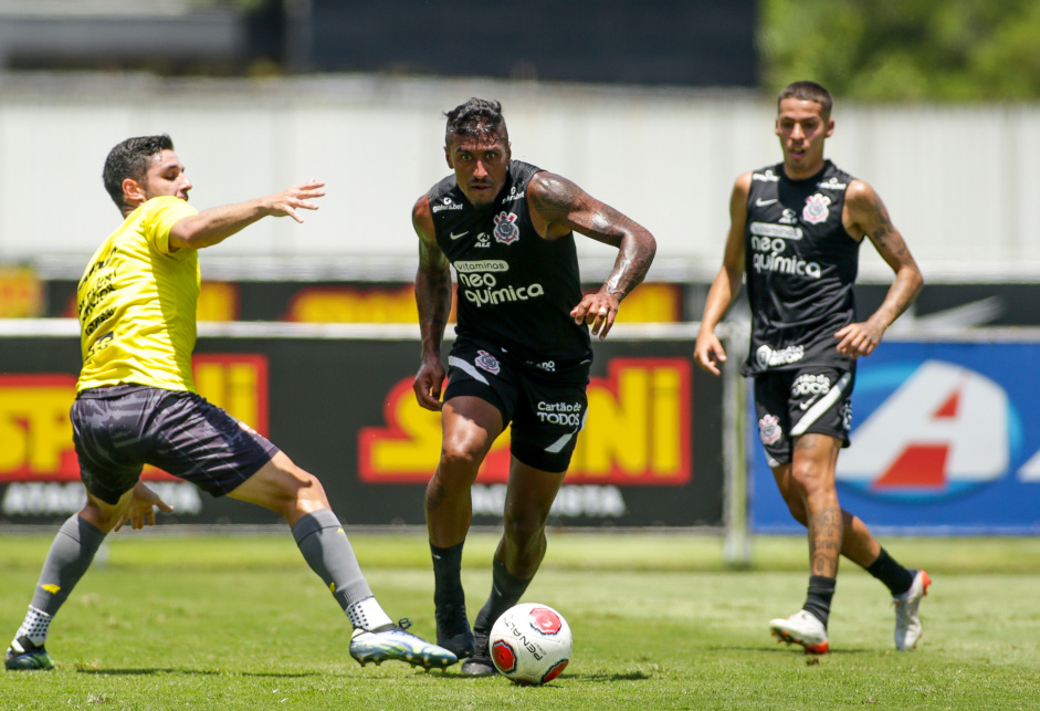 Paulinho durante o jogo-treino contra o Audax