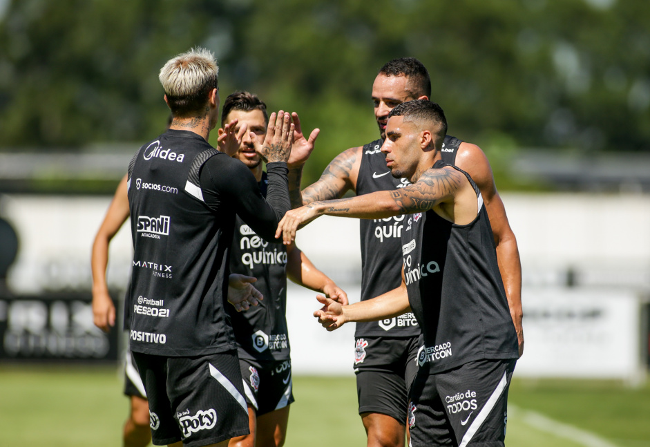 Róger Guedes, Giuliano, Renato Augusto e Gabriel durante o jogo-treino contra o Audax