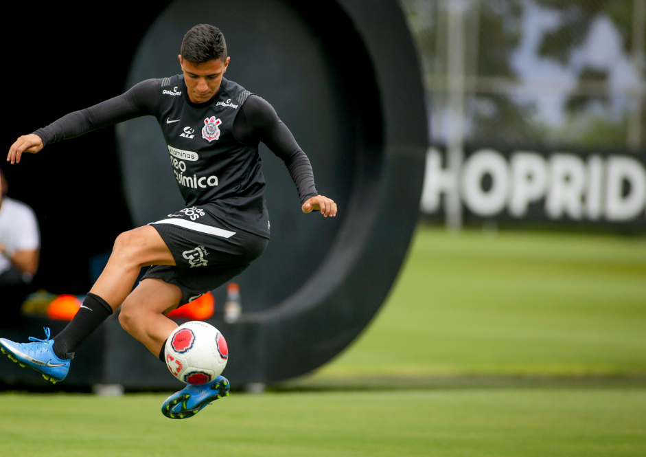 Gustavo Mantuan foi a escolha de Sylvinho para iniciar a primeira partida do Corinthians na temporada