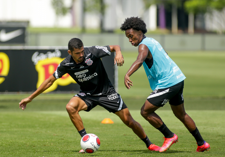 Bruno Melo e Willian so dois dos cinco desfalques do Corinthians para o jogo contra o Santos nesta quarta-feira