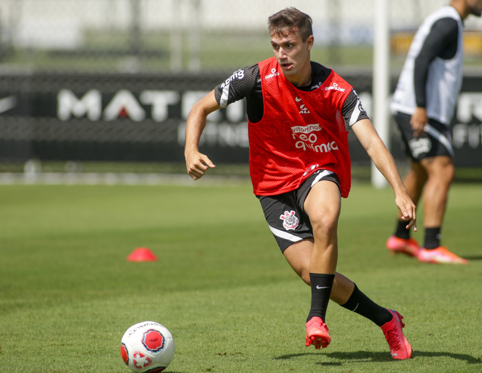 Lucas Piton em treino no CT Joaquim Grava