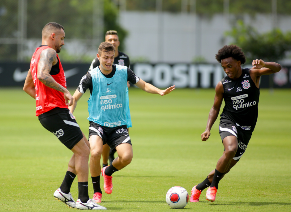 Renato Augusto, Lucas Piton, Willian e Cantillo em treino do Corinthians