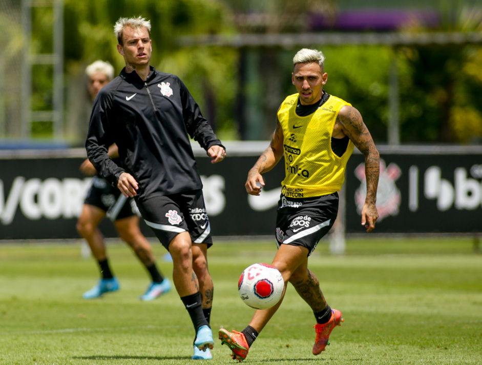 Rger Guedes e Gustavo Mosquito durante treino do Corinthians