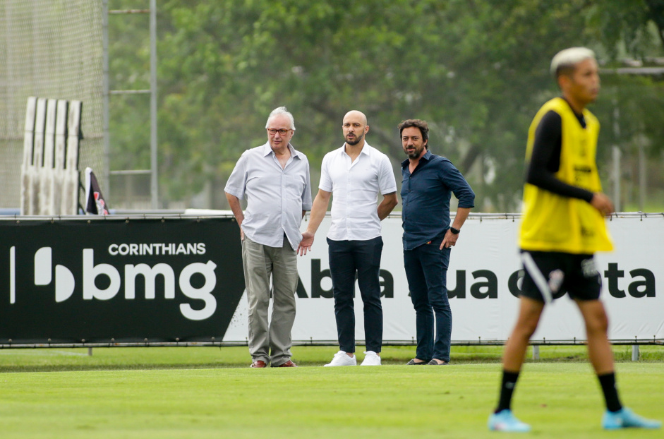 Roberto de Andrade, Alessandro Nunes e Duilio buscam um novo tcnico para o Corinthians