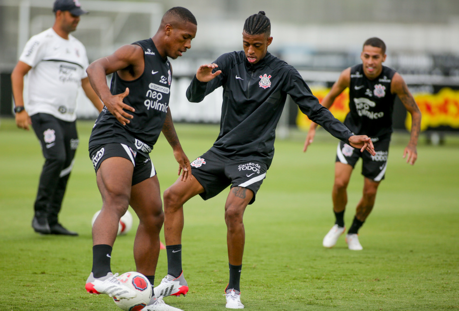 Xavier e Robson Bambu em treino do Corinthians nesta segunda-feira