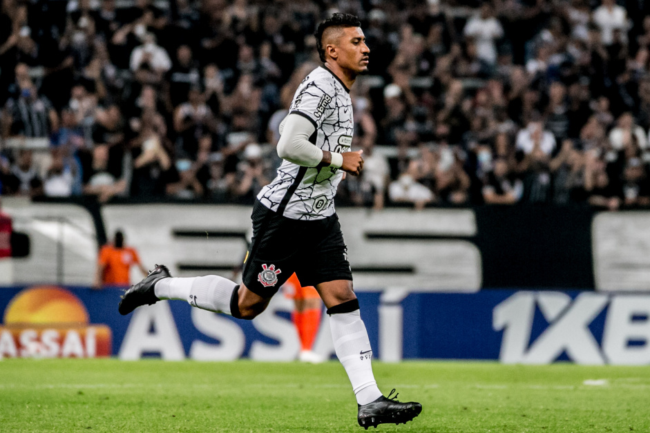 Paulinho reestreou no Corinthians na noite da ltima tera-feira