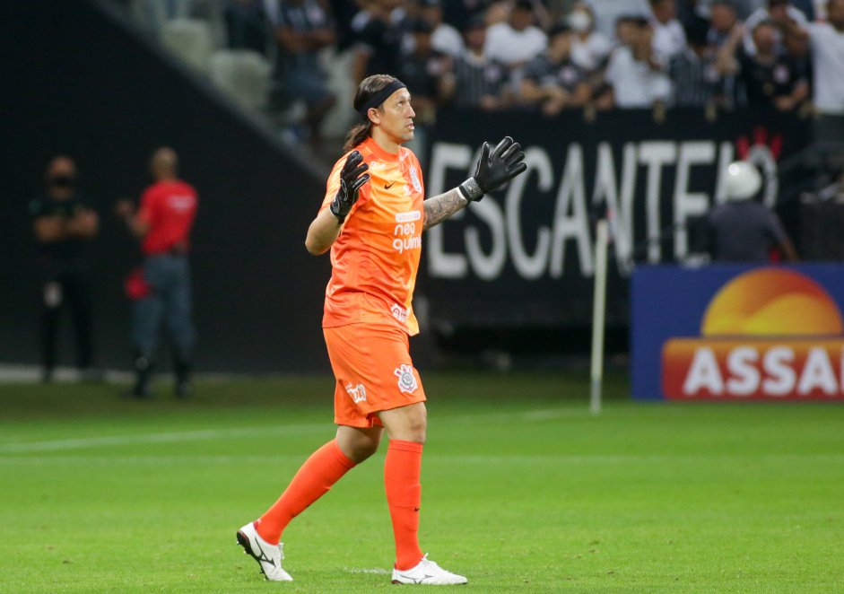 Cássio chegou à marca ao entrar em campo contra a Ferroviária Cássio chegou à marca ao entrar em campo contra a Ferroviária