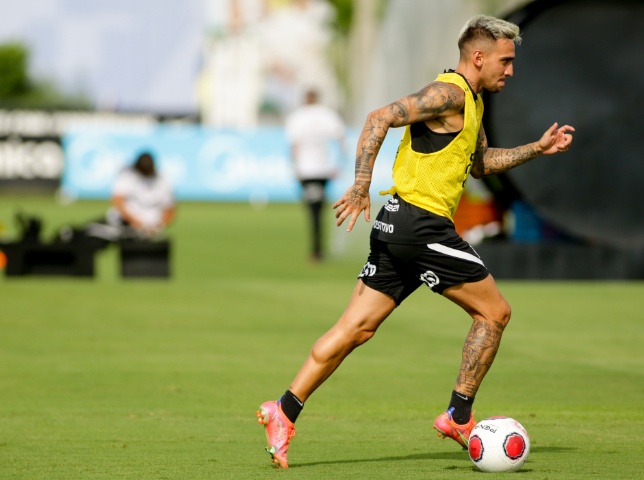 Gustavo Mosquito busca voltar ao time titular do Corinthians