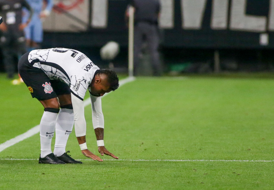 Paulinho voltou a jogar pelo Corinthians entrando no segundo tempo Paulinho voltou a jogar pelo Corinthians entrando no segundo tempo