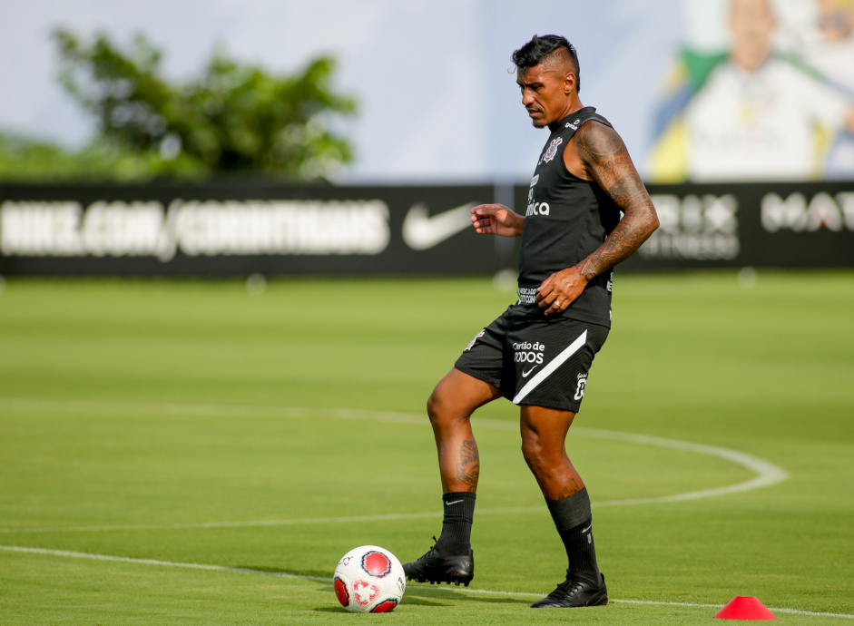 Paulinho foi um dos jogadores inscritos para o Paulisto