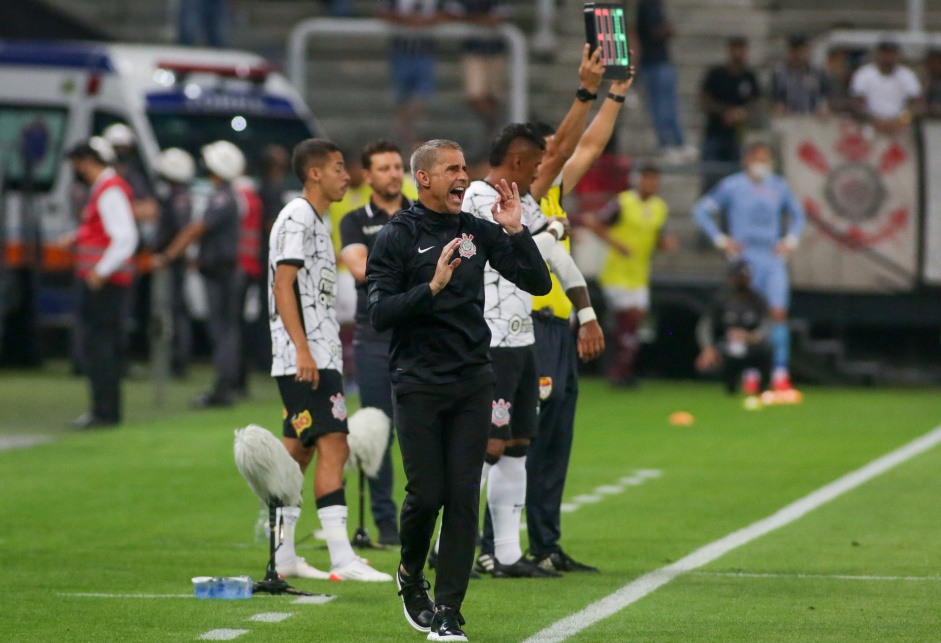 Sylvinho viu seu time empatar sem gols com a Ferroviária na Neo Química Arena Sylvinho viu seu time empatar sem gols com a Ferroviária na Neo Química Arena