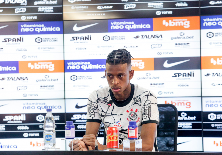 Robson Bambu comentou sobre seu ano de 2021 e resumiu primeiro contato com a Fiel como 'caloroso' Robson Bambu comentou sobre seu ano de 2021 e resumiu primeiro contato com a Fiel como 'caloroso'
